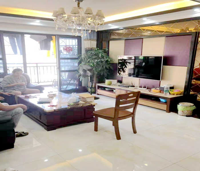 龍華小產(chǎn)權(quán)網(wǎng):金湖雅苑4棟花園小區(qū)房,離地鐵300米